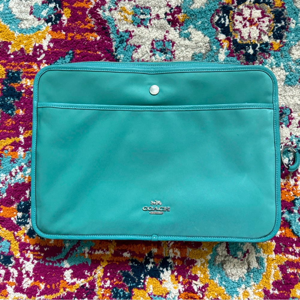 Coach laptop 💻 case. Very good conditon.